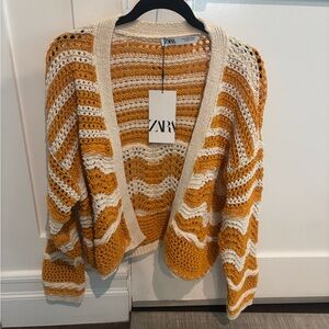 Zara Women's Yellow and Cream Knit Sweater